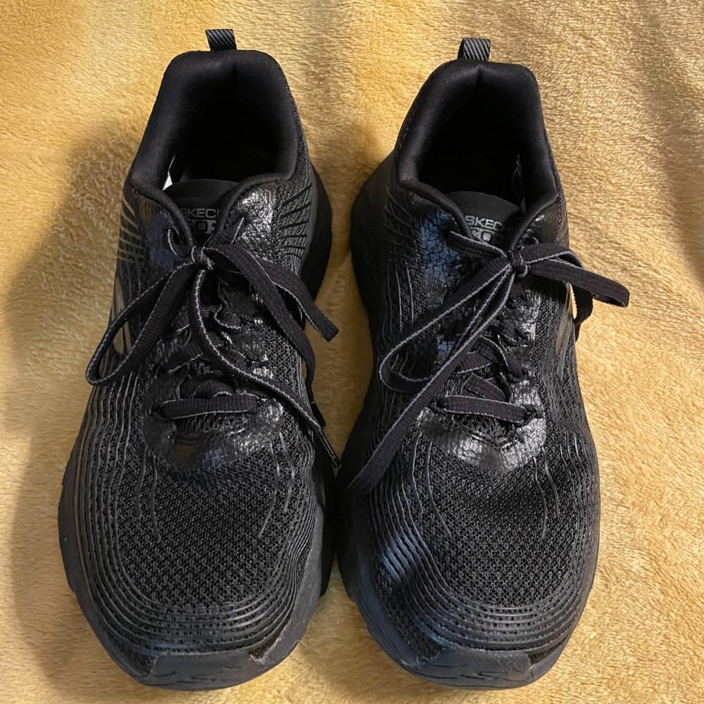 Skechers GoRun Max Cushion Sneakers Size 8 Black